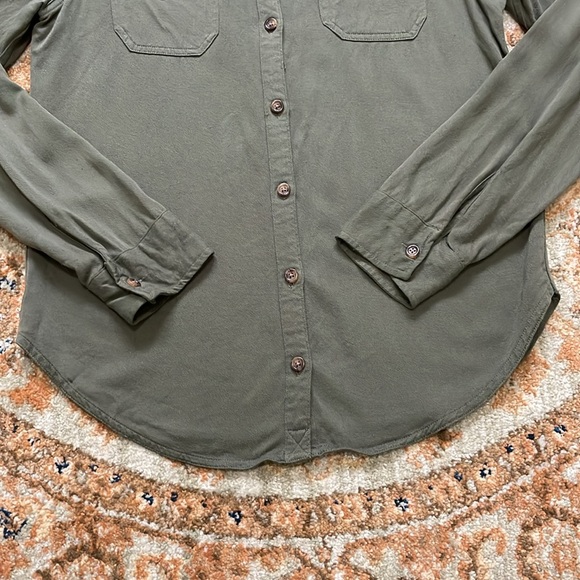 Hollister Women’s Dark Olive Green Slinky Soft Viscose Button Up Shirt In Small - Picture 7 of 11